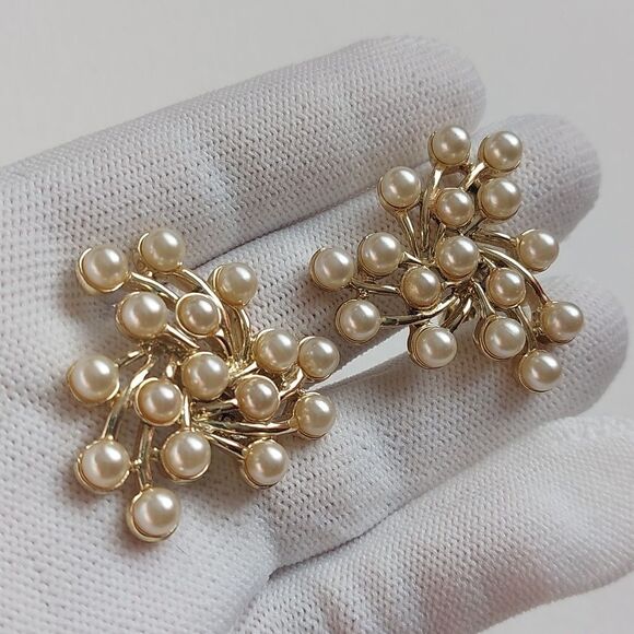 Vintage Emmons Faux Pearl and Gold Tone Clip On Earrings - Picture 2 of 6